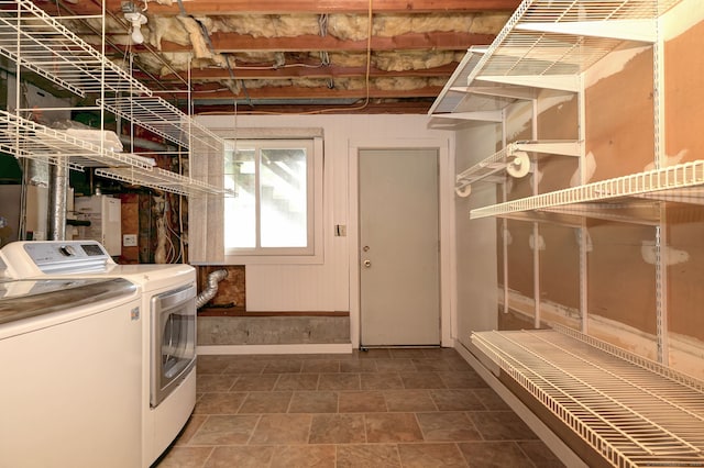 269 Captain Thomas Blvd Unit 12, West Haven, CT 06516 - laundry area featuring washer and clothes dryer