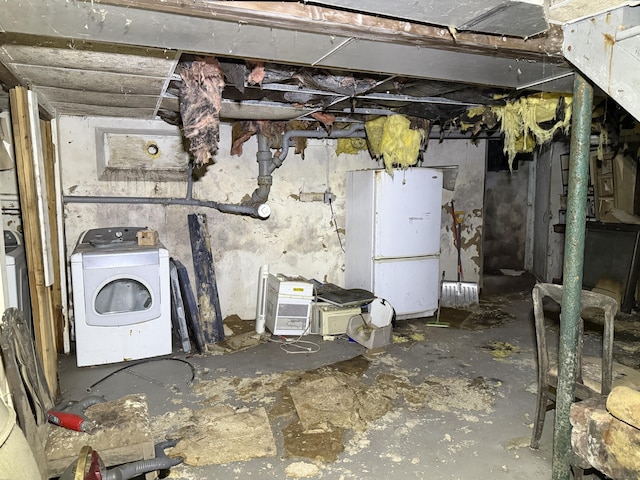 37 Thorpe Ave, Meriden, CT 06450 - unfinished below grade area with washer / dryer and freestanding refrigerator