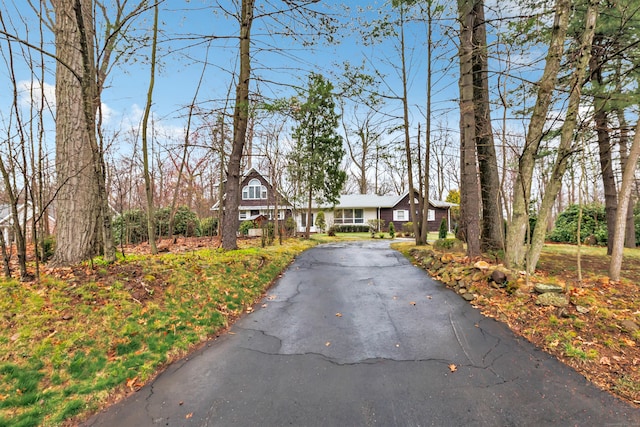 575 W Todd St, Hamden, CT 06518 - view of front of home featuring asphalt driveway