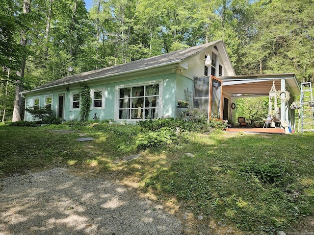 28 Oak Dr, Woodstock, CT 06282 - view of front facade featuring a shingled roof