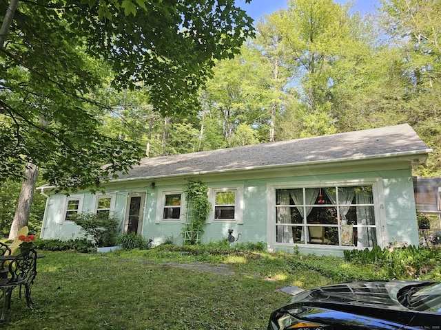 28 Oak Dr, Woodstock, CT 06282 - view of front facade featuring concrete block siding and a front yard