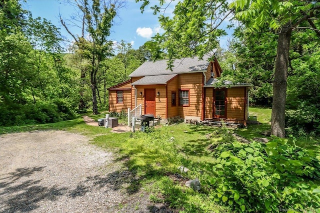 206 Litchfield Tpke, Washington, CT 06777 - view of front facade with entry steps and a shingled roof