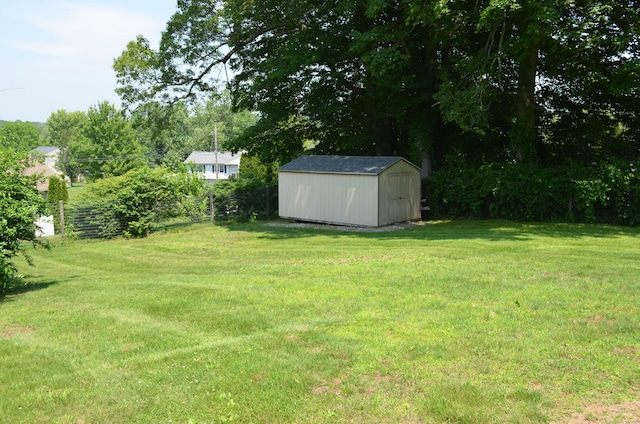 55 Cloudland Rd, North Haven, CT 06473 - view of yard with a storage shed