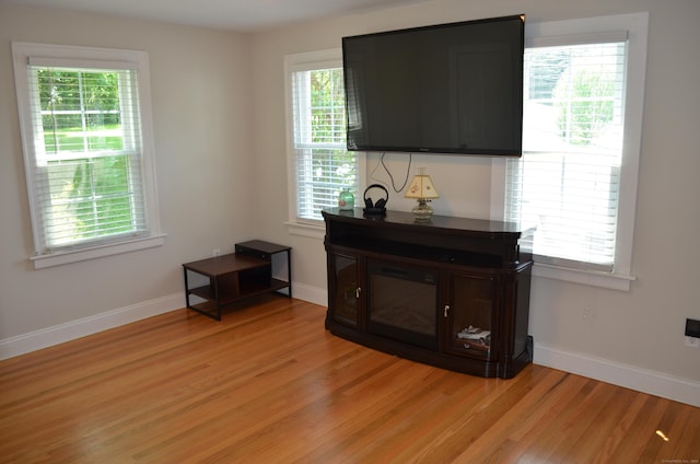 55 Cloudland Rd, North Haven, CT 06473 - living room featuring light wood-style floors