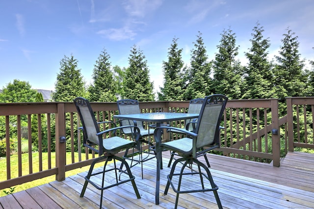 17 Farmstead Ln, West Hartford, CT 06117 - deck with outdoor dining space