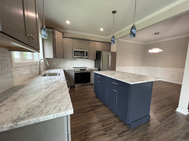 20 Lombard Cir Unit 20, North Haven, CT 06473 - kitchen with appliances with stainless steel finishes, a kitchen island, crown molding, decorative backsplash, and decorative light fixtures