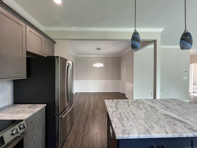 20 Lombard Cir Unit 20, North Haven, CT 06473 - kitchen featuring electric stove, ornamental molding, a decorative wall, decorative light fixtures, and dark wood-style flooring