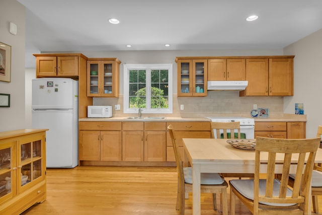 35 Whitethorn Dr, Guilford, CT 06437 - kitchen featuring white appliances, under cabinet range hood, light countertops, decorative backsplash, and light wood-style flooring