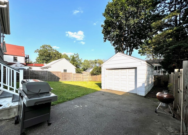17 Rock Spring Rd, Stamford, CT 06906 - detached garage with driveway