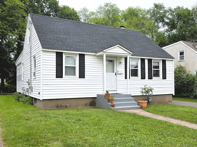 149 Branford St, Manchester, CT 06040 - view of front of home featuring roof with shingles and a front lawn