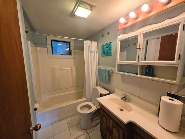 149 Branford St, Manchester, CT 06040 - full bath featuring shower / tub combo, tile patterned floors, toilet, and vanity