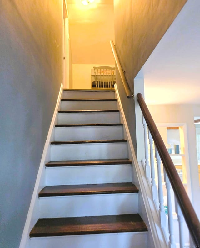 149 Branford St, Manchester, CT 06040 - view of staircase