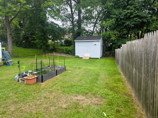 149 Branford St, Manchester, CT 06040 - view of yard with a garden