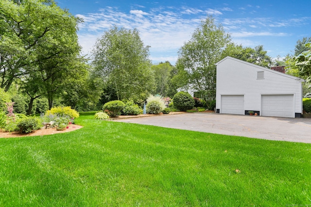 8 Hedgerow Cmn, Weston, CT 06883 - view of grassy yard with driveway and an outdoor structure