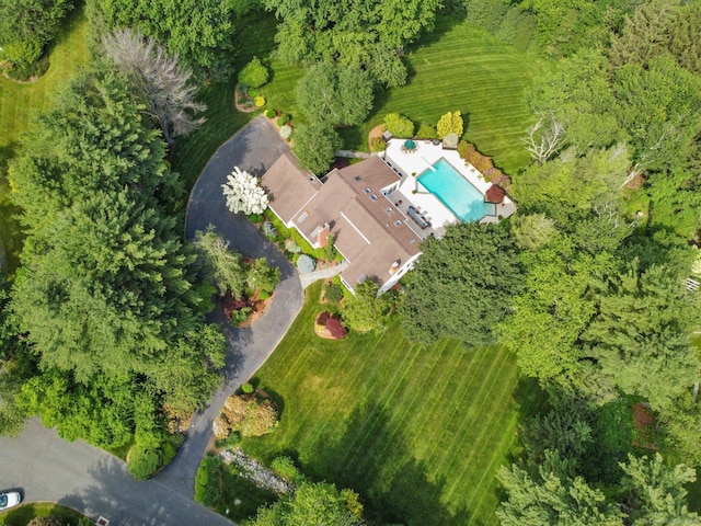 8 Hedgerow Cmn, Weston, CT 06883 - drone / aerial view of a pool area