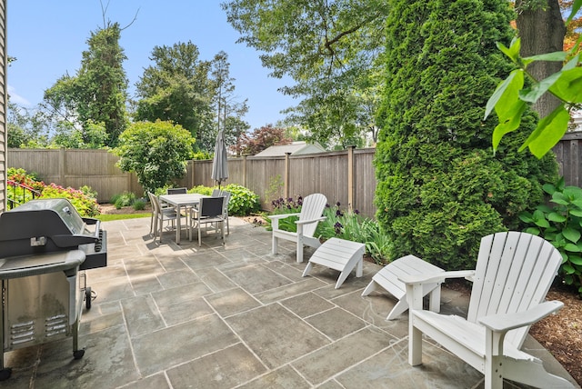 184 Stillson Rd Unit 184, Fairfield, CT 06825 - fenced backyard with outdoor dining area, area for grilling, and a patio area