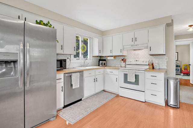 84 Wellman Rd, Manchester, CT 06040 - kitchen with stainless steel appliances, light wood-style floors, under cabinet range hood, and light countertops