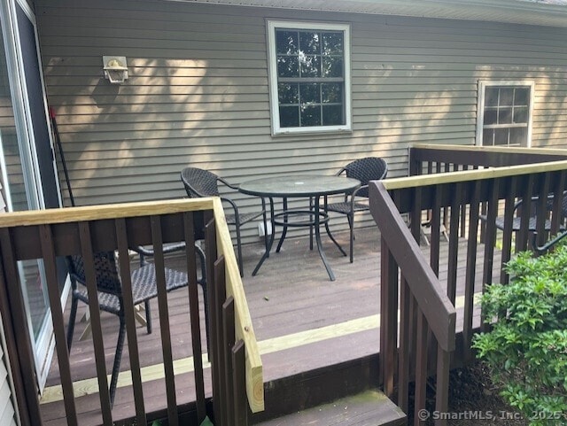 27 Shares Ln Unit 27, South Windsor, CT 06074 - deck with outdoor dining space