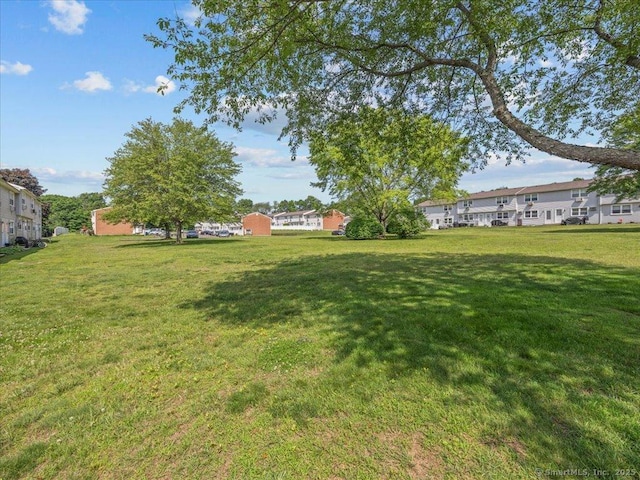 1081 New Haven Rd Apt 12F, Naugatuck, CT 06770 - view of grassy yard