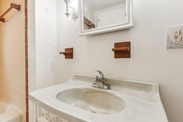 44 Nod Rd, Clinton, CT 06413 - full bath featuring vanity and bathtub / shower combination