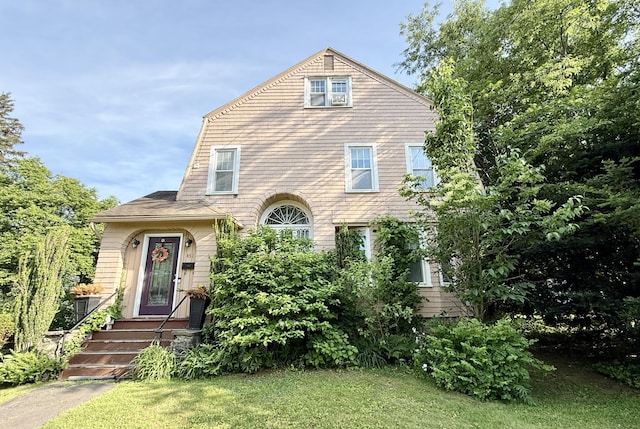 451 Robbins Ave, Newington, CT 06111 - view of front of house with a front lawn