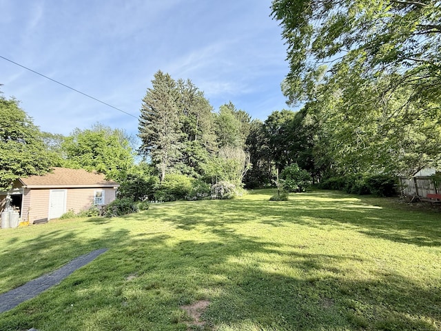 451 Robbins Ave, Newington, CT 06111 - view of green lawn