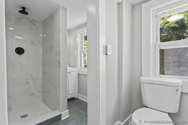 25 W Coit St, New London, CT 06320 - full bath with toilet, a marble finish shower, and baseboards