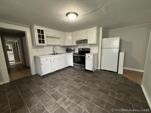 25 W Coit St, New London, CT 06320 - kitchen featuring stainless steel appliances, under cabinet range hood, baseboards, light countertops, and white cabinetry