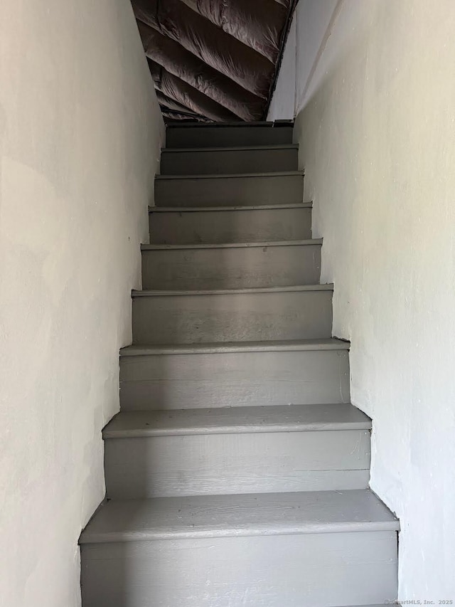 201 Center St, West Haven, CT 06516 - view of stairway