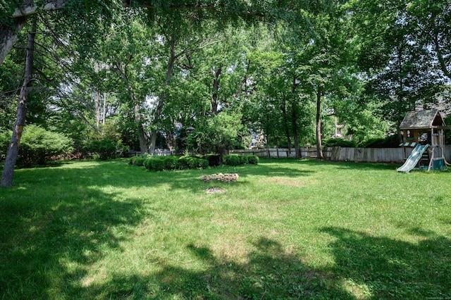 189 Broadway, Norwich, CT 06360 - view of yard with a playground