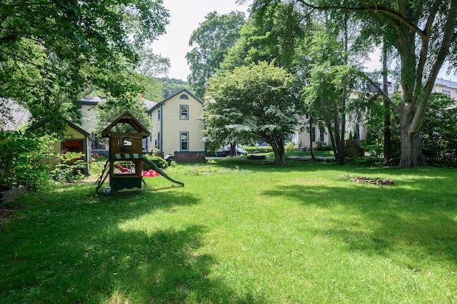 189 Broadway, Norwich, CT 06360 - view of grassy yard featuring a playground