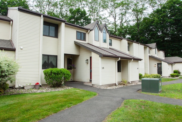 38 Simsbury Lndg Unit 38, Simsbury, CT 06070 - view of front of property with a front lawn
