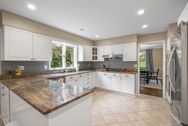 68 Mopus Bridge Rd, Ridgefield, CT 06877 - kitchen featuring freestanding refrigerator, healthy amount of natural light, a peninsula, decorative backsplash, and recessed lighting