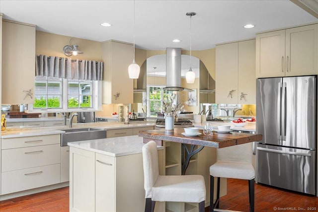 1 Osprey Commons S, Clinton, CT 06413 - kitchen featuring freestanding refrigerator, a sink, island exhaust hood, a kitchen island, and arched walkways