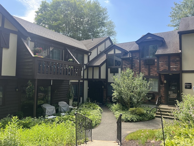 3 Chelsea Ct Unit 3, Brookfield, CT 06804 - back of house with a shingled roof