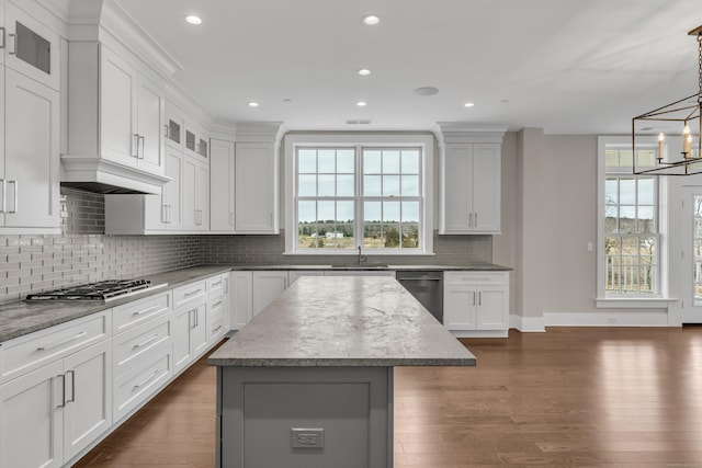 66 High St Unit 36, Guilford, CT 06437 - kitchen featuring stainless steel appliances, a sink, recessed lighting, a chandelier, and glass insert cabinets