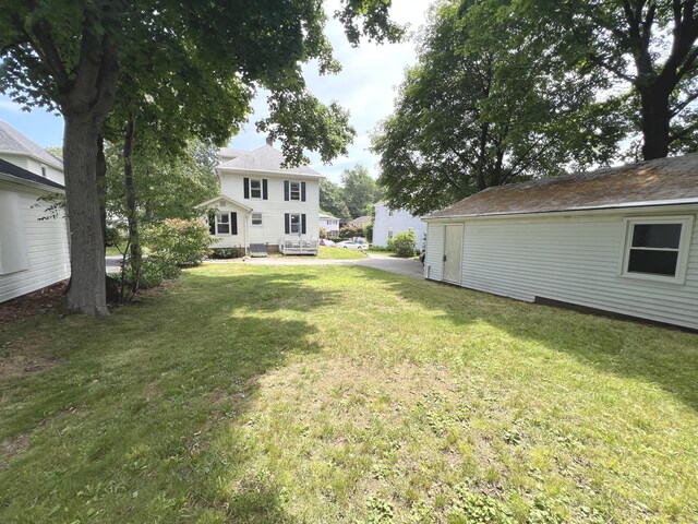 46 Glenwood St, Manchester, CT 06040 - view of green lawn