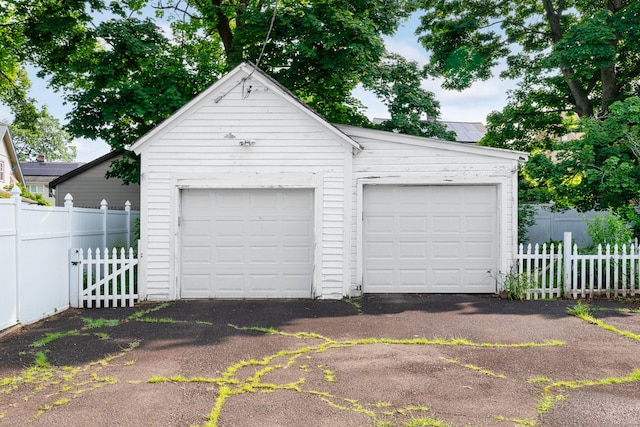 43 Quentin St, Hamden, CT 06517 - view of garage