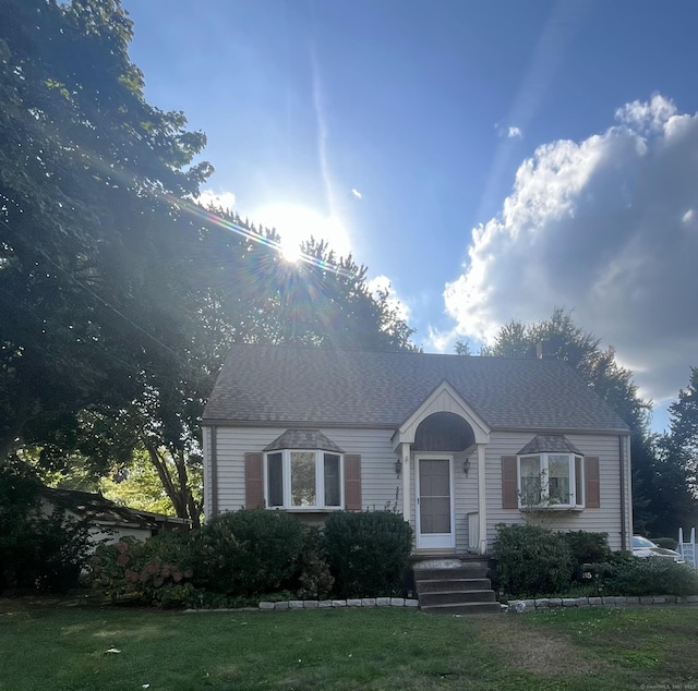 35 Chevvy St, Stratford, CT 06614 - bungalow featuring a front yard