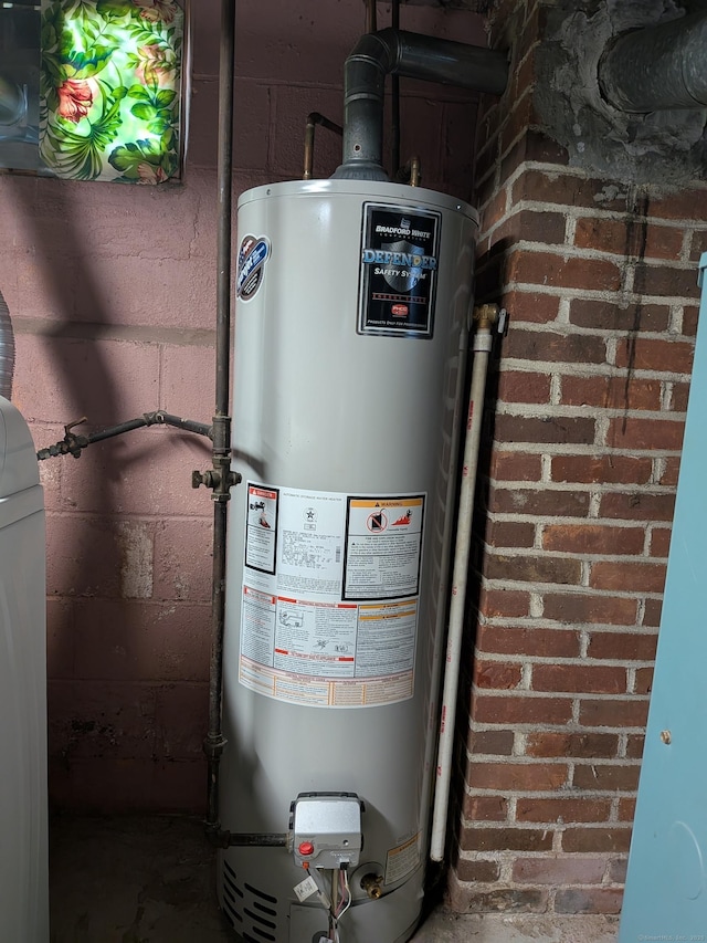 35 Chevvy St, Stratford, CT 06614 - utility room featuring gas water heater
