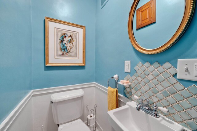 20 Arnoldale Rd, West Hartford, CT 06119 - half bath featuring a sink, wainscoting, and toilet