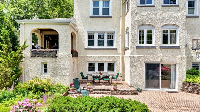 20 Arnoldale Rd, West Hartford, CT 06119 - rear view of property with stucco siding and a patio area