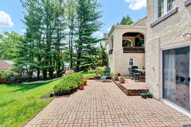 20 Arnoldale Rd, West Hartford, CT 06119 - view of patio