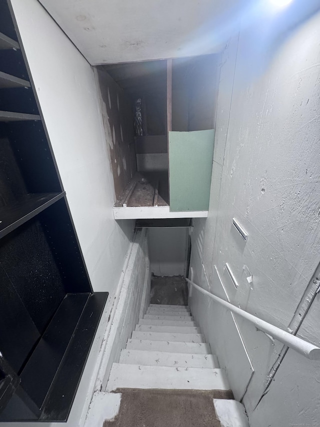 61 Naubuc Ave, East Hartford, CT 06118 - view of stairway