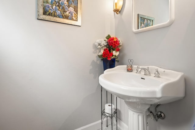 46 Dyer Ave, Canton, CT 06019 - bathroom with baseboards