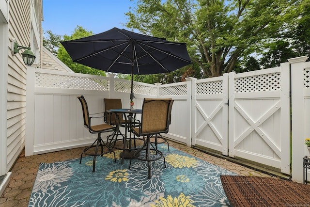 67 Southwick Ct Unit 67, Cheshire, CT 06410 - fenced backyard with a gate, outdoor dining space, and a patio area