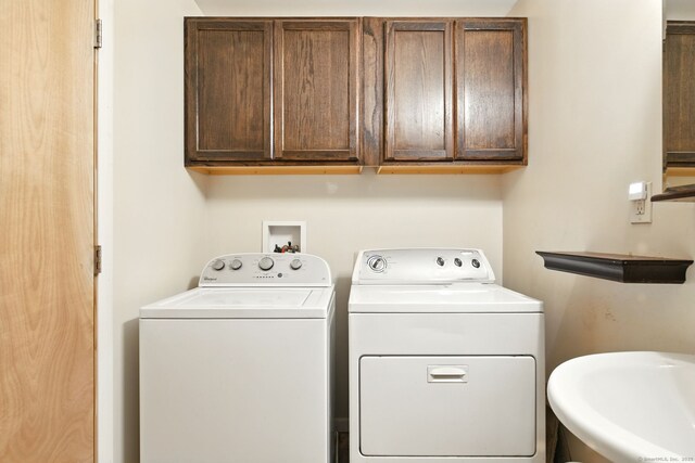 95 Lauter Ave, Windham, CT 06226 - laundry room featuring washer and dryer and a sink
