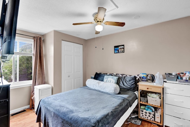 70 Trolley Crossing Ln Unit 70, Middletown, CT 06457 - bedroom with light wood-style floors, ceiling fan, and a textured ceiling