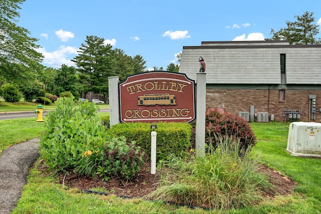 70 Trolley Crossing Ln Unit 70, Middletown, CT 06457 - community / neighborhood sign with a yard