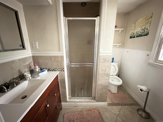 55 Kenwood Cir, Bloomfield, CT 06002 - bathroom featuring tile walls, tile patterned floors, vanity, a stall shower, and toilet